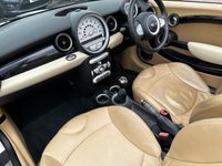 USED 2010 10 MINI CONVERTIBLE 1.6 ONE 2d 98 BHP BLUETOOTH HANDSFREE - AIR CONDITIONING - 17" CROWN SPOKE ALLOYS - HEIGHT ADJUSTABLE SEATS (DRIVER AND PASSENGER) -