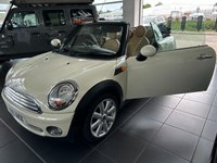 USED 2010 10 MINI CONVERTIBLE 1.6 ONE 2d 98 BHP BLUETOOTH HANDSFREE - AIR CONDITIONING - 17" CROWN SPOKE ALLOYS - HEIGHT ADJUSTABLE SEATS (DRIVER AND PASSENGER) -