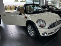 USED 2010 10 MINI CONVERTIBLE 1.6 ONE 2d 98 BHP BLUETOOTH HANDSFREE - AIR CONDITIONING - 17" CROWN SPOKE ALLOYS - HEIGHT ADJUSTABLE SEATS (DRIVER AND PASSENGER) -
