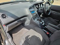 USED 2014 63 PEUGEOT 5008 1.6 HDI ALLURE 5d 115 BHP PEUGEOT 5008 1.6 HDI ALLURE 5d 115 BHP