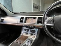 USED 2015 64 JAGUAR XF 2.2 D LUXURY 4d 163 BHP 