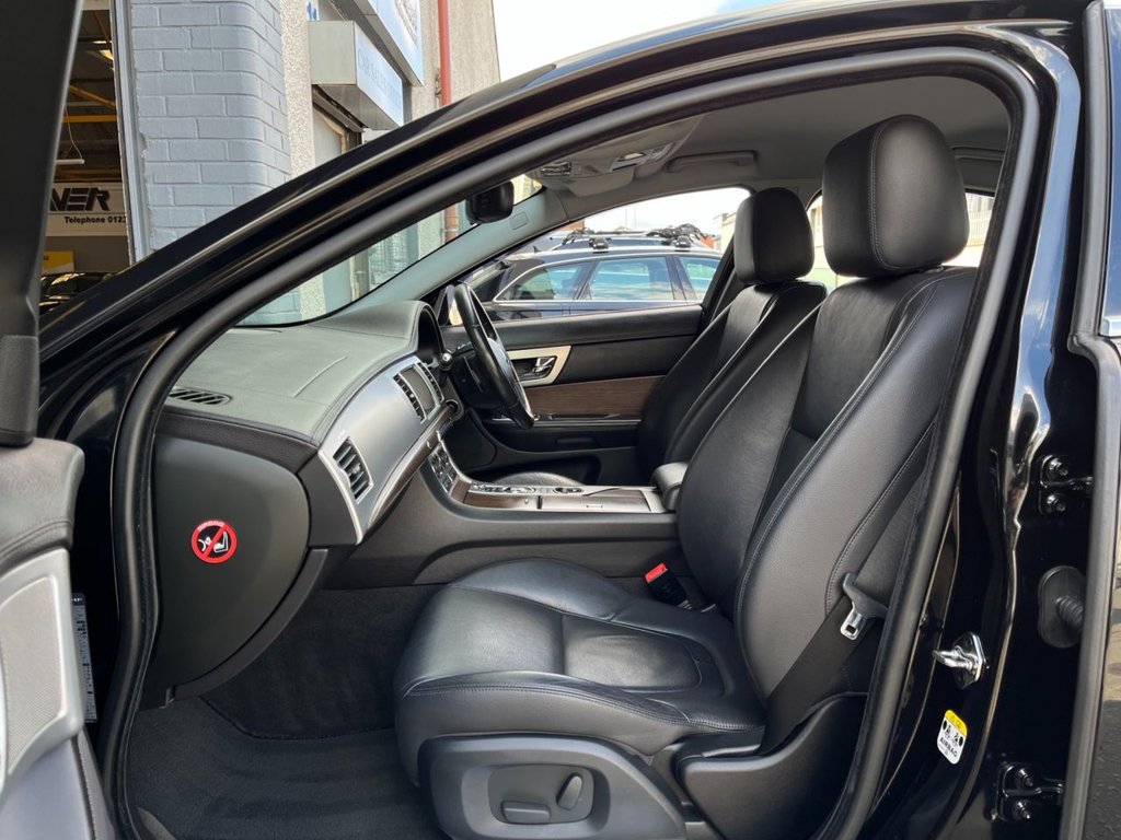USED 2015 64 JAGUAR XF 2.2 D LUXURY 4d 163 BHP 