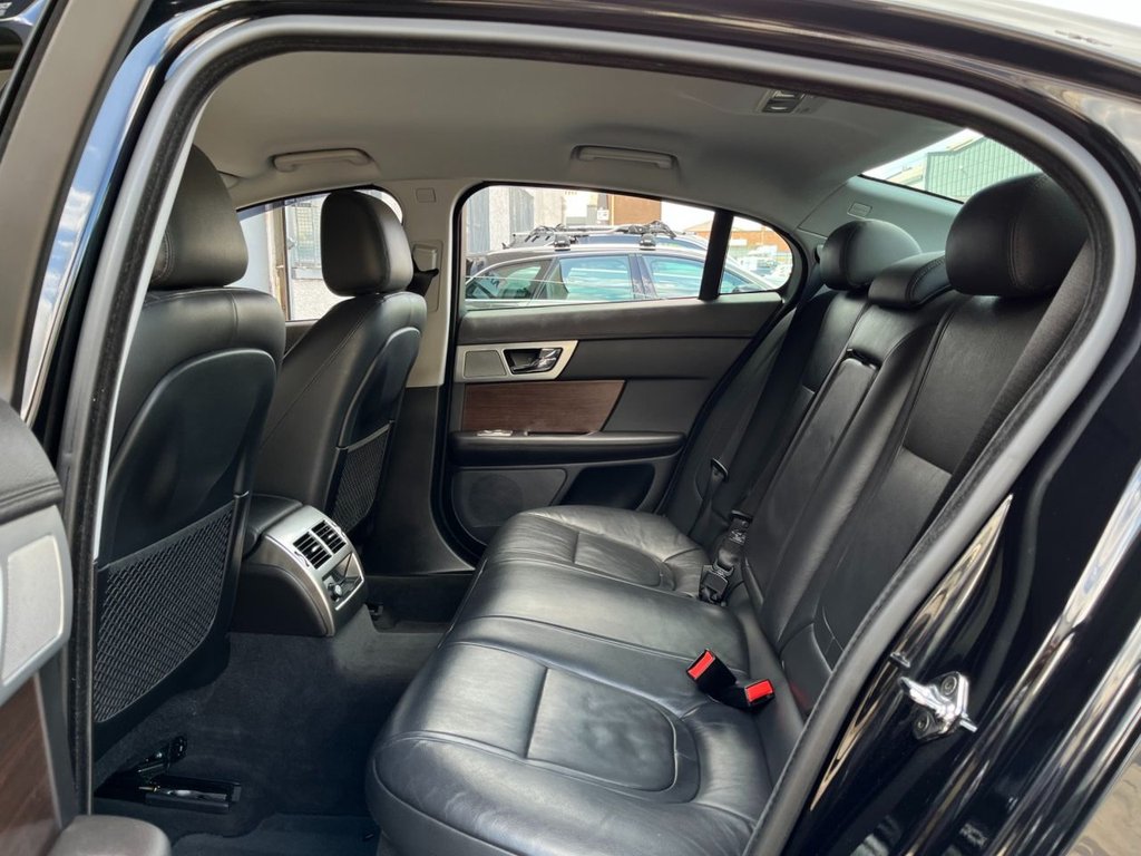 USED 2015 64 JAGUAR XF 2.2 D LUXURY 4d 163 BHP 