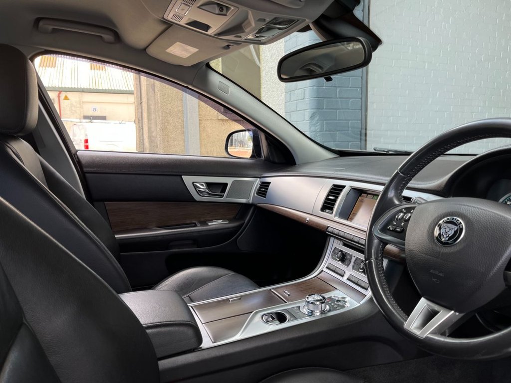 USED 2015 64 JAGUAR XF 2.2 D LUXURY 4d 163 BHP 