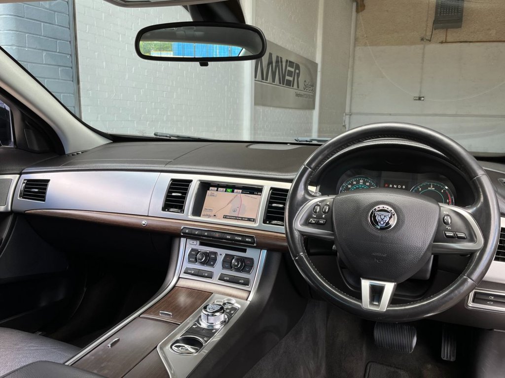 USED 2015 64 JAGUAR XF 2.2 D LUXURY 4d 163 BHP 