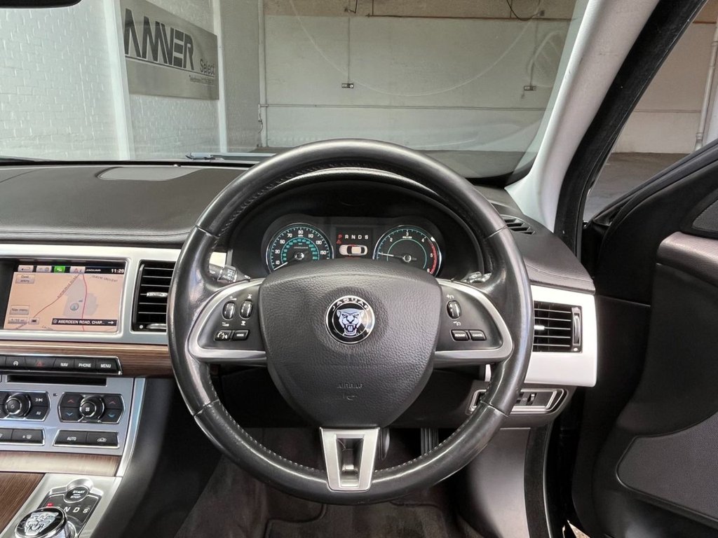 USED 2015 64 JAGUAR XF 2.2 D LUXURY 4d 163 BHP 