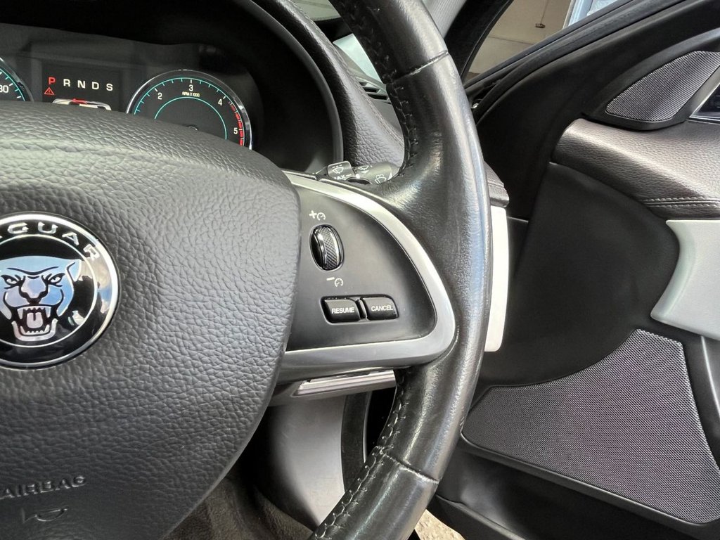 USED 2015 64 JAGUAR XF 2.2 D LUXURY 4d 163 BHP 