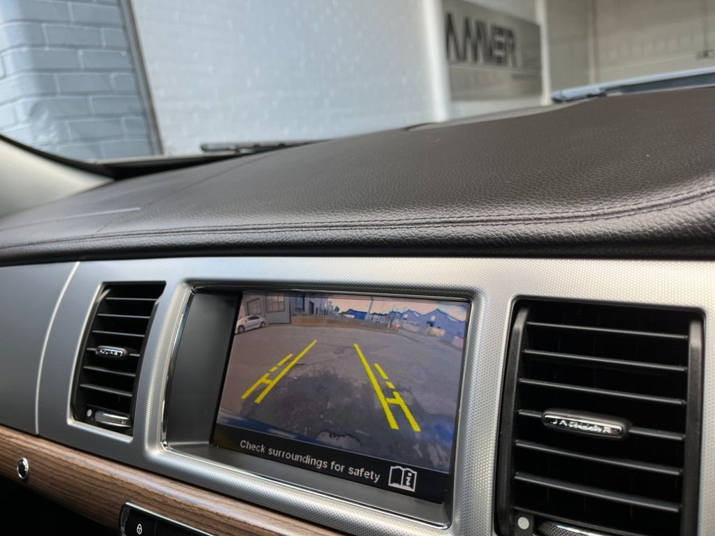 USED 2015 64 JAGUAR XF 2.2 D LUXURY 4d 163 BHP 
