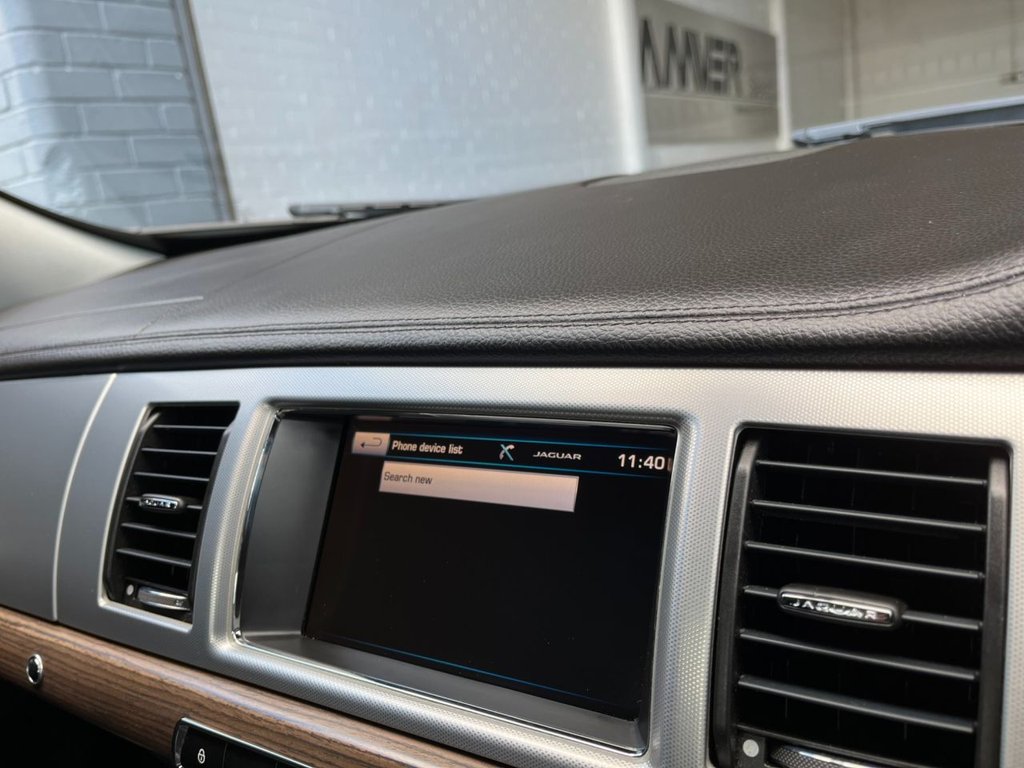 USED 2015 64 JAGUAR XF 2.2 D LUXURY 4d 163 BHP 