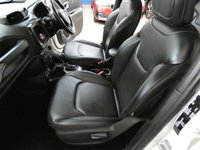USED 2019 19 JEEP RENEGADE 1.3 LIMITED 5d 148 BHP SAT NAV HEATED LEATHER PARKING SENSORS LOW MILEAGE 1 OWNER EXCELLENT SERVICE HISTORY 6 MONTHS GOLD WARRANTY