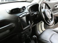 USED 2019 19 JEEP RENEGADE 1.3 LIMITED 5d 148 BHP SAT NAV HEATED LEATHER PARKING SENSORS LOW MILEAGE 1 OWNER EXCELLENT SERVICE HISTORY 6 MONTHS GOLD WARRANTY