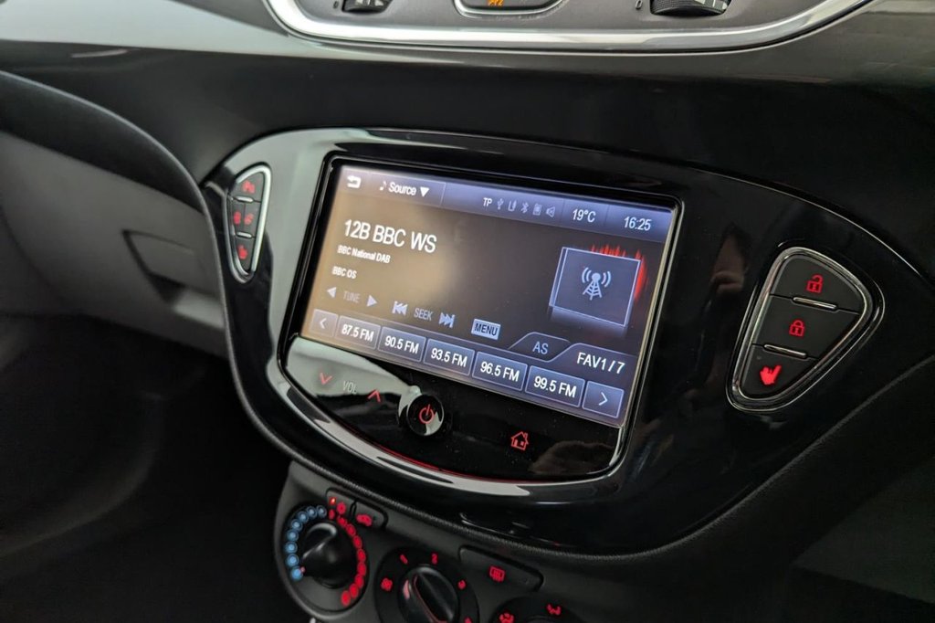 USED 2015 15 VAUXHALL CORSA 1.4 SE 3d AUTO 