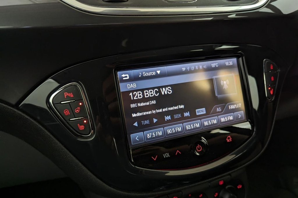 USED 2015 15 VAUXHALL CORSA 1.4 SE 3d AUTO 