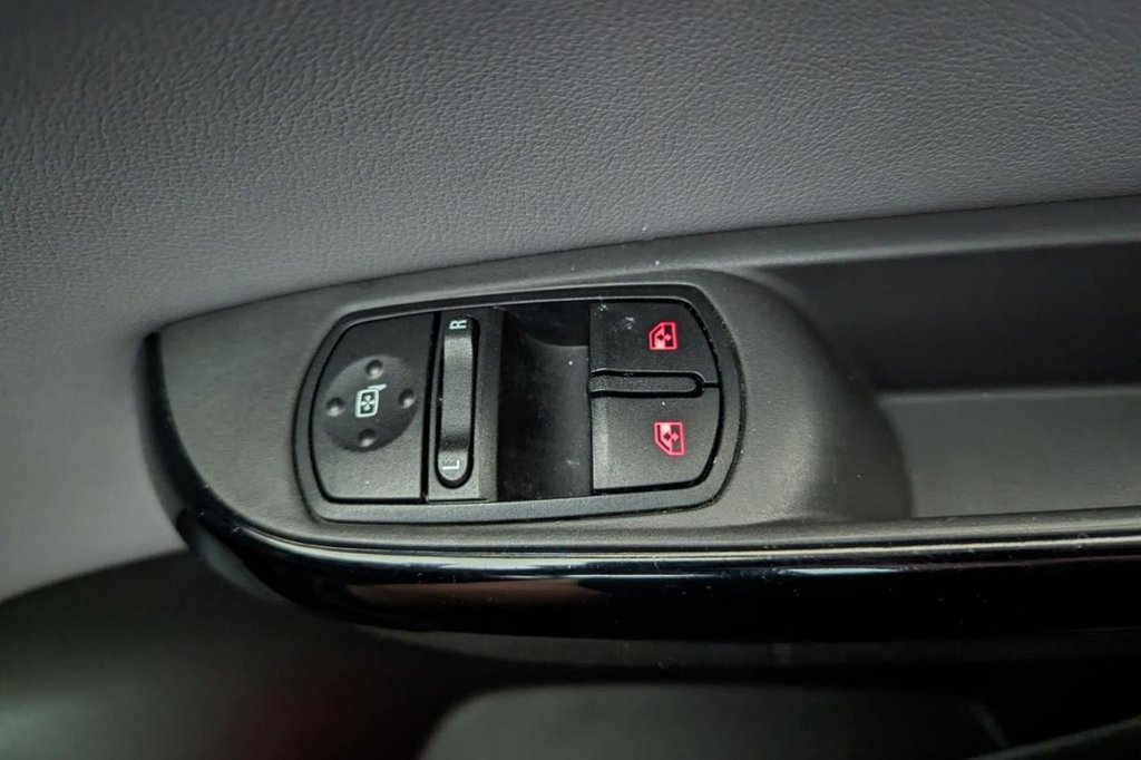 USED 2015 15 VAUXHALL CORSA 1.4 SE 3d AUTO 