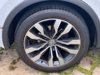 USED 2018 18 VOLKSWAGEN TIGUAN 2.0 R-LINE TDI BLUEMOTION TECHNOLOGY DSG 5d 148 BHP 2018 VW TIGUAN R-LINE SUV - 2.0 TDi BLUE-MOTION - DSG AUTOMATIC GEARBOX - FULL LEATHER INTERIOR - TWIN GLASS ROOF - TECHNOLOGY PACK - 1 FORMER KEEPER - SERVICE HISTORY - LOW MILEAGE