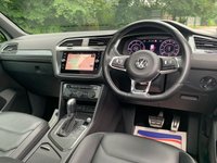 USED 2018 18 VOLKSWAGEN TIGUAN 2.0 R-LINE TDI BLUEMOTION TECHNOLOGY DSG 5d 148 BHP 2018 VW TIGUAN R-LINE SUV - 2.0 TDi BLUE-MOTION - DSG AUTOMATIC GEARBOX - FULL LEATHER INTERIOR - TWIN GLASS ROOF - TECHNOLOGY PACK - 1 FORMER KEEPER - SERVICE HISTORY - LOW MILEAGE