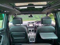 USED 2018 18 VOLKSWAGEN TIGUAN 2.0 R-LINE TDI BLUEMOTION TECHNOLOGY DSG 5d 148 BHP 2018 VW TIGUAN R-LINE SUV - 2.0 TDi BLUE-MOTION - DSG AUTOMATIC GEARBOX - FULL LEATHER INTERIOR - TWIN GLASS ROOF - TECHNOLOGY PACK - 1 FORMER KEEPER - SERVICE HISTORY - LOW MILEAGE