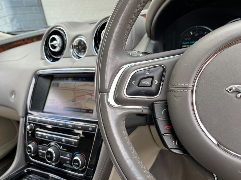 USED 2014 14 JAGUAR XJ 3.0 D V6 PORTFOLIO L 4d 275 BHP 