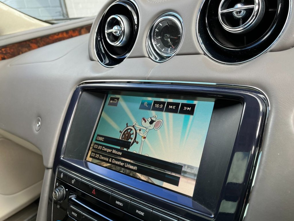 USED 2014 14 JAGUAR XJ 3.0 D V6 PORTFOLIO L 4d 275 BHP 