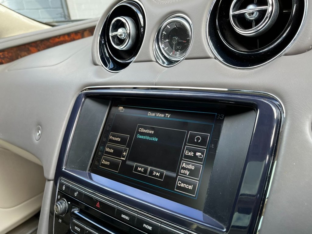 USED 2014 14 JAGUAR XJ 3.0 D V6 PORTFOLIO L 4d 275 BHP 