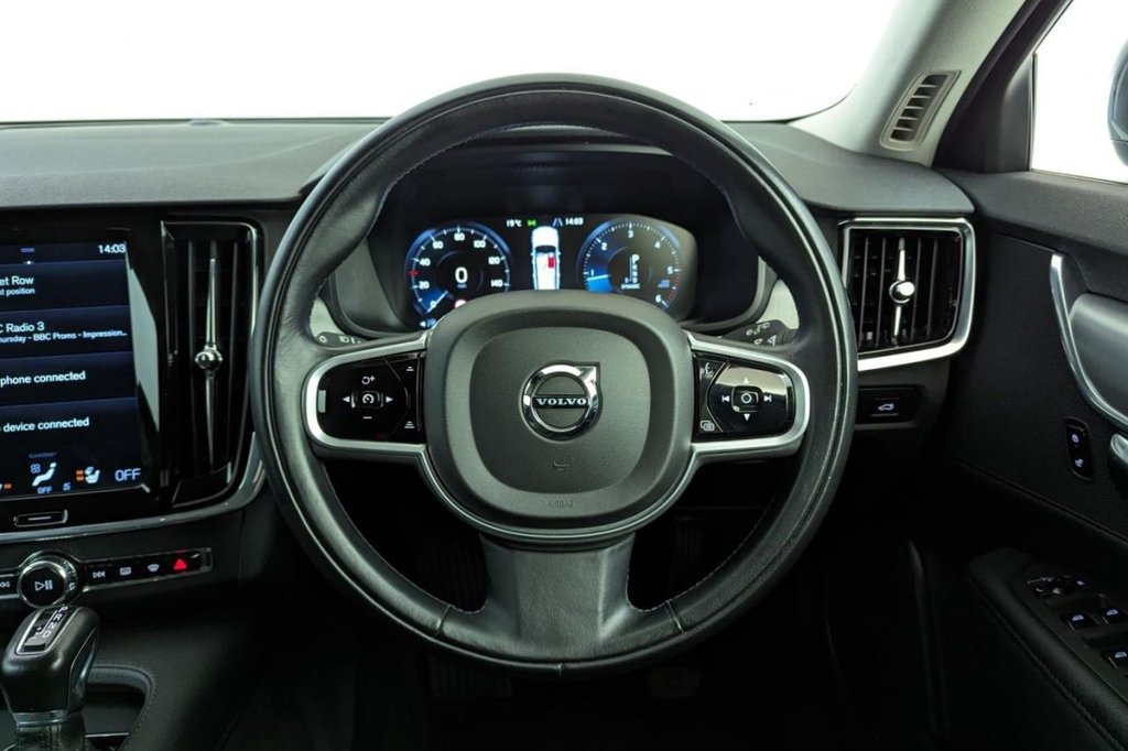 USED 2019 19 VOLVO V90 2.0 D4 MOMENTUM 5d AUTO 188 BHP 