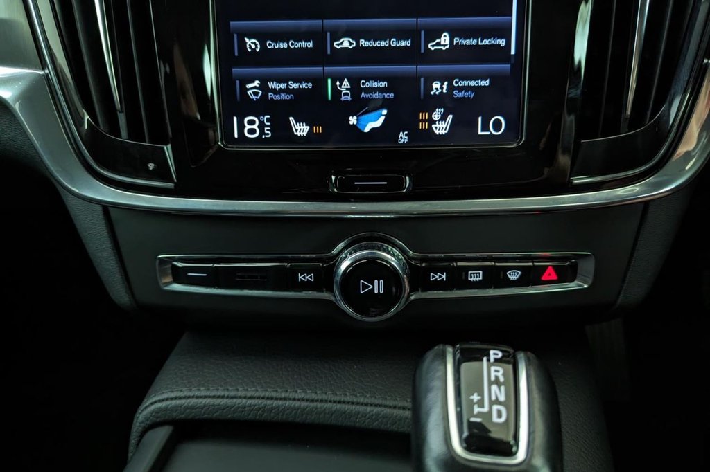 USED 2019 19 VOLVO V90 2.0 D4 MOMENTUM 5d AUTO 188 BHP 