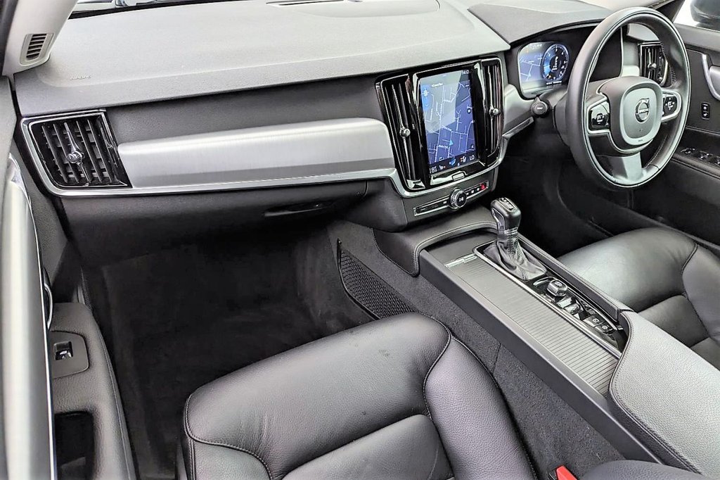 USED 2019 19 VOLVO V90 2.0 D4 MOMENTUM 5d AUTO 188 BHP 