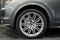 USED 2017 17 PORSCHE CAYENNE 4.1 D V8 S TIPTRONIC S 5d 379 BHP RARE V8 385BHP, HUGE SPEC, FULL PORSCHE HISTORY, 12M WARRANTY, OVER &pound;20K OF OPTIONAL EXTRAS, PAN ROOF, PASM, 21INCH TURBO ALLOYS, SPORT DESIGN PACKAGE, COMFORT MEMORY PACKAGE