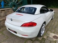 USED 2009 09 BMW Z4 3.0 Z4 S-DRIVE 30I ROADSTER 2d 254 BHP 2009 BMW Z4 3.0 CONVERTIBLE ROADSTER S-DRIVE 2DR - 3 FORMER KEEPERS - FULL SERVICE HISTORY - CORAL RED KANSAS PREMIUM LEATHER SPORTS SEATS - SATELLITE NAVIGATION - 19 INCH UPGRADE ALLOYS