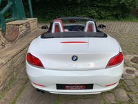 USED 2009 09 BMW Z4 3.0 Z4 S-DRIVE 30I ROADSTER 2d 254 BHP 2009 BMW Z4 3.0 CONVERTIBLE ROADSTER S-DRIVE 2DR - 3 FORMER KEEPERS - FULL SERVICE HISTORY - CORAL RED KANSAS PREMIUM LEATHER SPORTS SEATS - SATELLITE NAVIGATION - 19 INCH UPGRADE ALLOYS