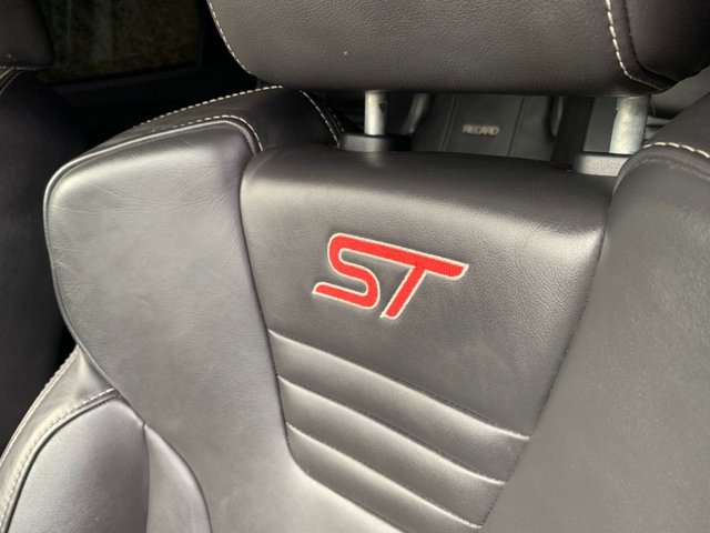 View our FORD FOCUS