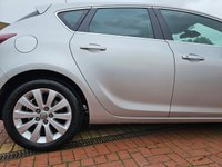 USED 2014 14 VAUXHALL ASTRA 2.0 ELITE CDTI 5d 163 BHP VAUXHALL ASTRA 2.0 ELITE CDTI 5d 163 BHP
