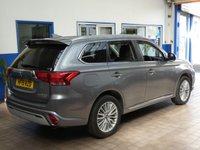 USED 2019 19 MITSUBISHI OUTLANDER 2.4 PHEV JURO 5d 207 BHP APP SAT NAV APPLE ANDROID CARPLAY REAR VIEW CAMERA MITSUBISHI WARRANTY TILL MARCH 2024