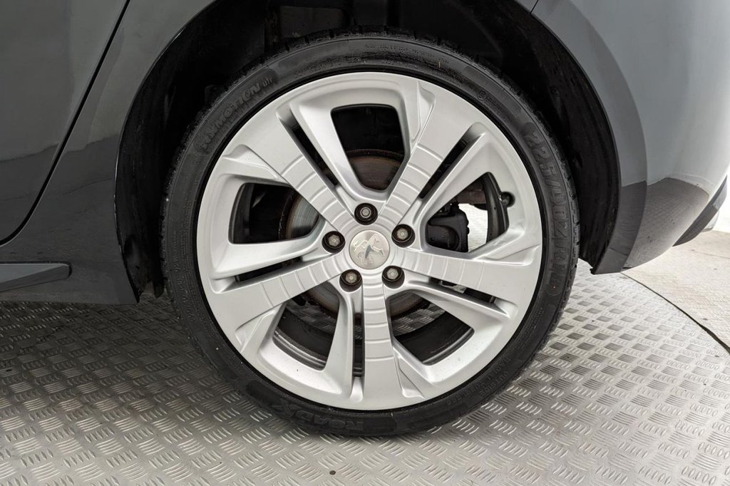 USED 2016 16 PEUGEOT 308 1.6 BLUE HDI S/S GT LINE 5d  