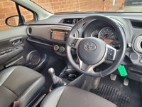 USED 2013 13 TOYOTA YARIS 1.3 VVT-I SR 5d 98 BHP REVERSE CAMERA