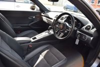 USED 2018 PORSCHE 718 2.0 CAYMAN PDK 2d AUTO 295 BHP GT SILVER / 20" CARRERA ALLOYS