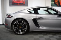 USED 2018 PORSCHE 718 2.0 CAYMAN PDK 2d AUTO 295 BHP GT SILVER / 20" CARRERA ALLOYS