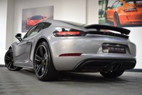 USED 2018 PORSCHE 718 2.0 CAYMAN PDK 2d AUTO 295 BHP GT SILVER / 20" CARRERA ALLOYS