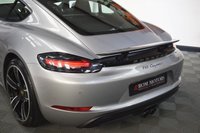 USED 2018 PORSCHE 718 2.0 CAYMAN PDK 2d AUTO 295 BHP GT SILVER / 20" CARRERA ALLOYS