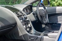USED 2011 61 ASTON MARTIN VANTAGE 4.7 S V8 ROADSTER 2d 430 BHP FULL ASTON MARTIN HISTORY - CARBON SPORTS SEATS WITH MEMORY - CARBON EXTERIOR PACK - BRIGHT GRILL, WING AND BONNET VENTS -  RARE COBALT BLUE