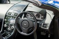 USED 2011 61 ASTON MARTIN VANTAGE 4.7 S V8 ROADSTER 2d 430 BHP FULL ASTON MARTIN HISTORY - CARBON SPORTS SEATS WITH MEMORY - CARBON EXTERIOR PACK - BRIGHT GRILL, WING AND BONNET VENTS -  RARE COBALT BLUE