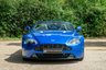 USED 2011 61 ASTON MARTIN VANTAGE 4.7 S V8 ROADSTER 2d 430 BHP FULL ASTON MARTIN HISTORY - CARBON SPORTS SEATS WITH MEMORY - CARBON EXTERIOR PACK - BRIGHT GRILL, WING AND BONNET VENTS -  RARE COBALT BLUE