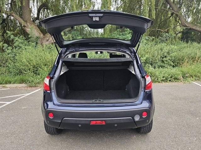 View our NISSAN QASHQAI