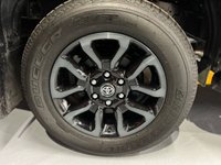 USED 2023 72 TOYOTA HI-LUX 2.8L INVINCIBLE X 4WD D-4D DCB 0d AUTO 202 BHP *DELIVERY MILES FULLY LOADED*