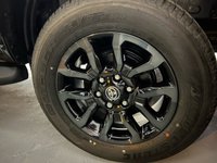 USED 2023 72 TOYOTA HI-LUX 2.8L INVINCIBLE X 4WD D-4D DCB 0d AUTO 202 BHP *DELIVERY MILES FULLY LOADED*