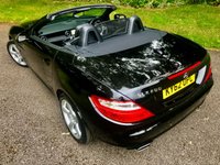 USED 2012 62 MERCEDES-BENZ SLK 1.8 SLK200 BLUE EFFICIENCY 2d AUTO 184 BHP ONLY 33,800 MILES//BLACK LEATHER HEATED SEATS//FRONT AND REAR PARK SENSORS//STUNNING CONDITION THROUGHOUT//ULEZ COMPLIANT//lLAST 2 OWNERS FRM SAME FAMILY 184 BHP ONLY 32,500 MILES//BLACK LEATHER HEATED SEATS//FRONT AND REAR PARK SENSORS//STUNNING CONDITION THROUGHOUT//ULEZ COMPLIANT