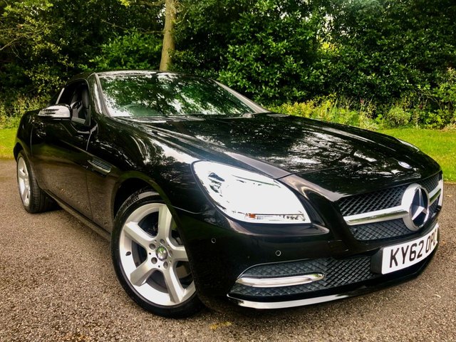 2012 62 Mercedes-Benz Slk 1.8 SLK200 BLUE EFFICIENCY 2d AUTO 184 BHP ONLY 33,800 MILES//BLACK LEATHER HEATED SEATS//FRONT AND REAR PARK SENSORS//STUNNING CONDITION THROUGHOUT//ULEZ COMPLIANT//lLAST 2 OWNERS FRM SAME FAMILY