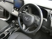USED 2021 21 TOYOTA COROLLA 1.8 DESIGN 5d 121 BHP SAT NAV PART LEATHER PARKING SENSORS REAR CAMERA TOYOTA WARRANTY AUG 2031