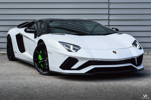 LAMBORGHINI AVENTADOR 
