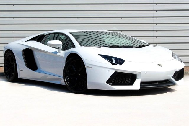 LAMBORGHINI AVENTADOR 
